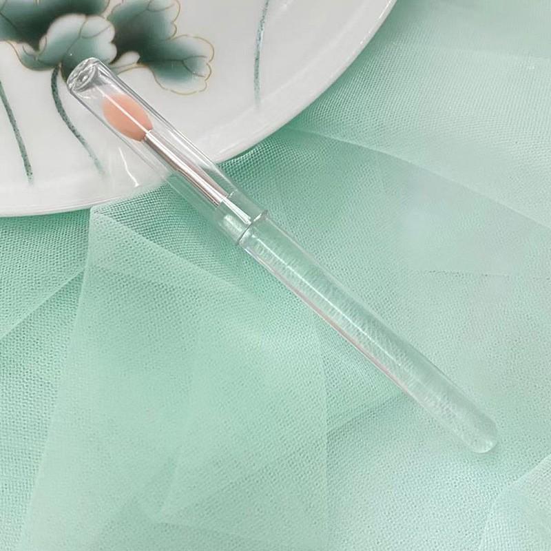 Professional Portable Round Head Lip, Lipstick, and Concealer Makeup Brush