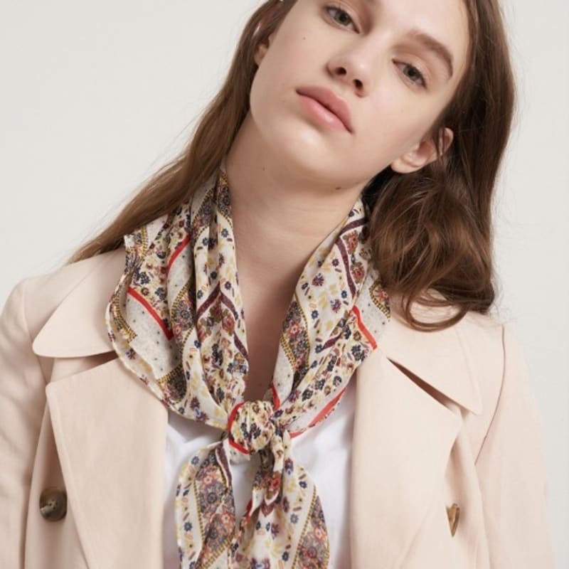 

BB’DE SOLI’DE Larissa square scarf 2color yellow