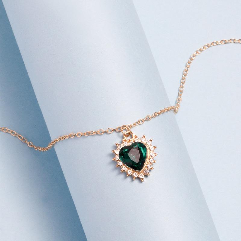 Crystal Necklace Jewelry Green Love Necklace Female Personality Creative Retro Collarbone Chain Collar