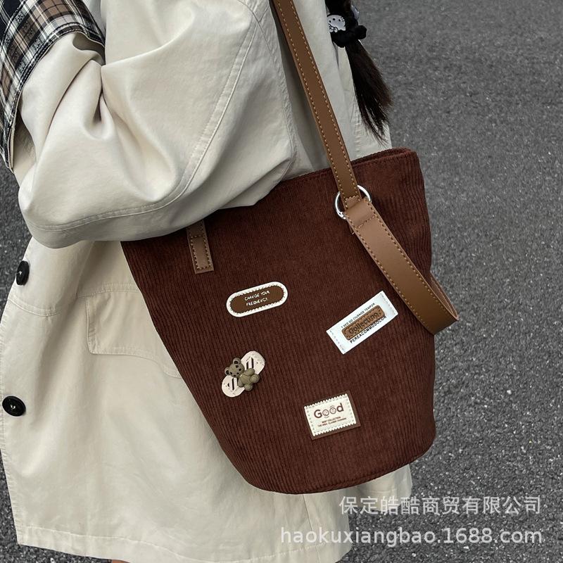 Corduroy Bag Women's Large Capacity 2025 New Autumn and Winter Versatile Shoulder Messenger Bag Casual Commuter Bucket Bag
