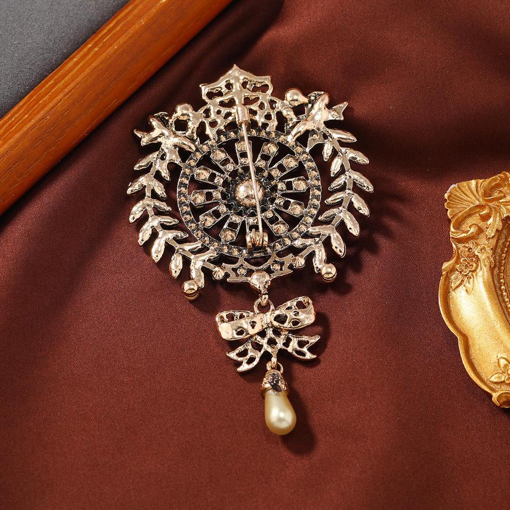 Vintage Baroque Bow Rhinestone Brooch Pin