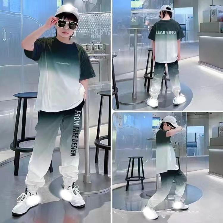 Letní Oblečení pro Dospívající Chlapce Ležérní Outfit Dětská Gradientní Tepláková Souprava Dětské Tričko + Kalhoty se Stahováním u Kotníků