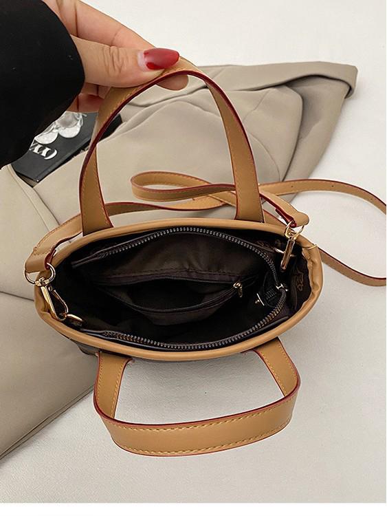 This Year's Trendy Retro Korean-style Crossbody Shoulder Bag: a Versatile, High-value Favorite In the Hand-held Market.