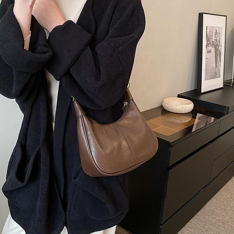1 Piece of Solid Color Shoulder Bag for Women  Versatile Crossbody Bag  Fashionable Armpit Bag That Can Hold Mobile Phone