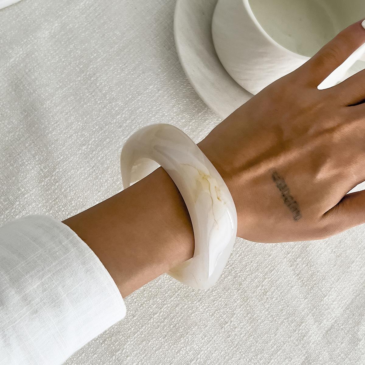 

Fashion Irregular Smudged Acrylic Bracelet, High-End Scenery Plain Ring Resin Bracelet