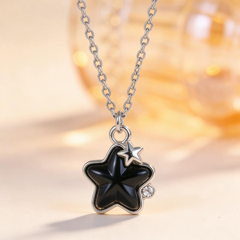 Trendy Sweetheart Enamel Flower Necklace: Chic and Cool Design for Women