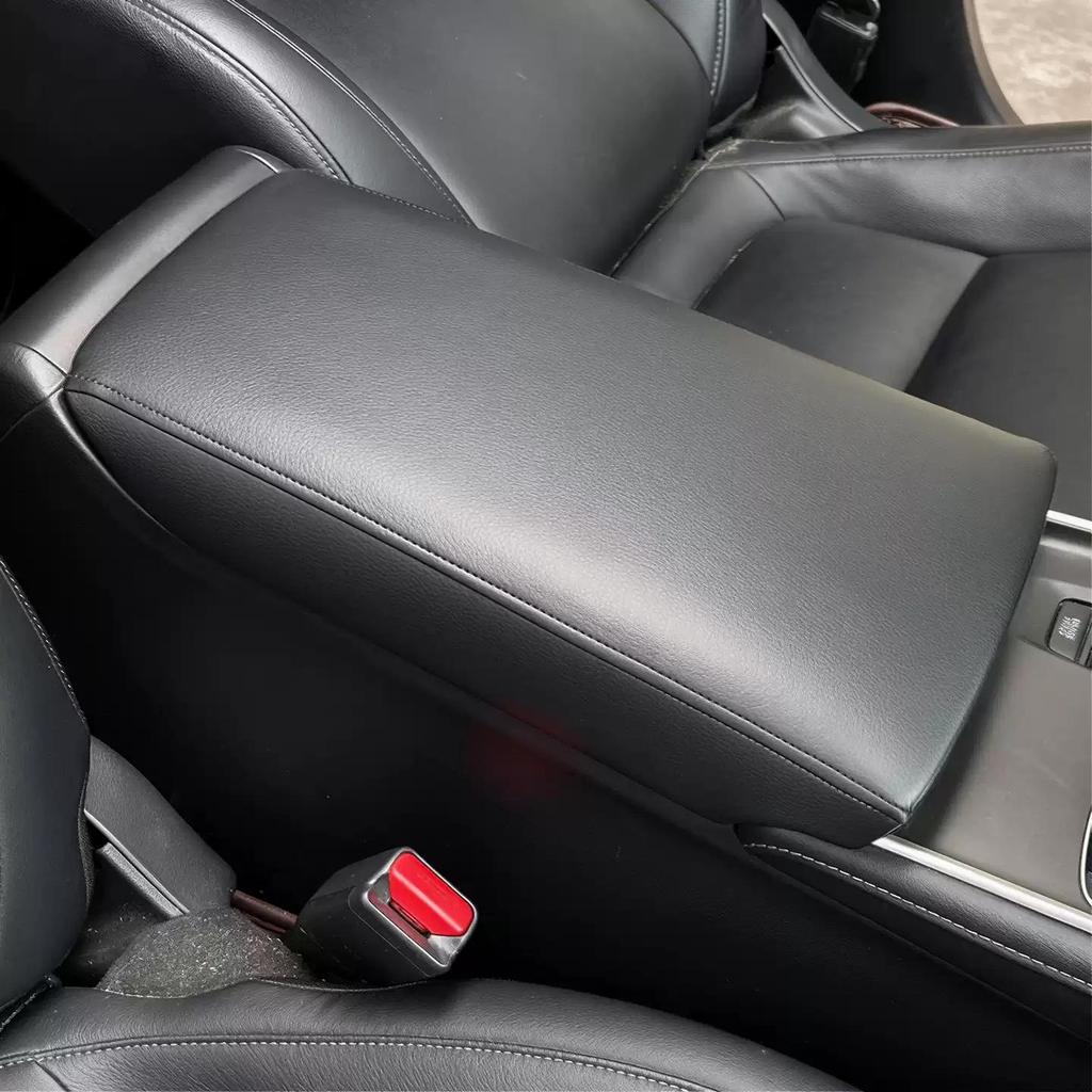 Passend für Honda Accord (2018-2022) & Civic (2017-2022) Abdeckung für das Mittelarmlehnenfach.