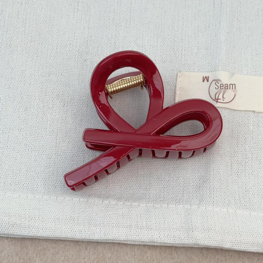 Korean Gold Glitter Shark Clip: Festive Red Claw for Versatile Updo Hair Accessory