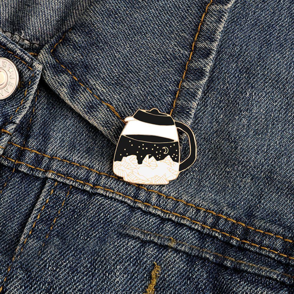 Cartoon Starry Sky Bottle Brooch: Alloy Badge for Bags & Clothes