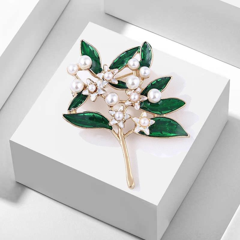 Elegant French Girl Literature Gardenia Flower Flower Flower Leaves Pearl Vintage Brooch Vintage Pin Corsage Perfect Gift for Couples