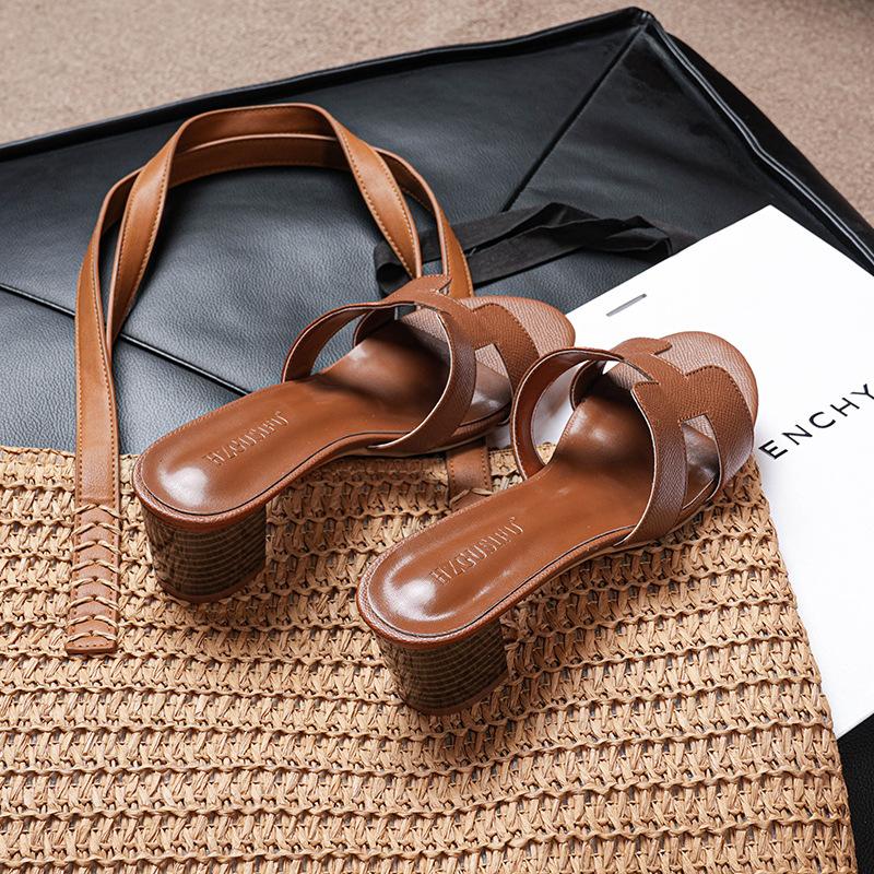 Damen-Slipper mit hohen Absätzen, Sandalen mit dickem Absatz, 2025 neue Sandalen, modisch, 5 cm, vielseitig, Ein-Wort-Pantoletten sind nicht ermüdend