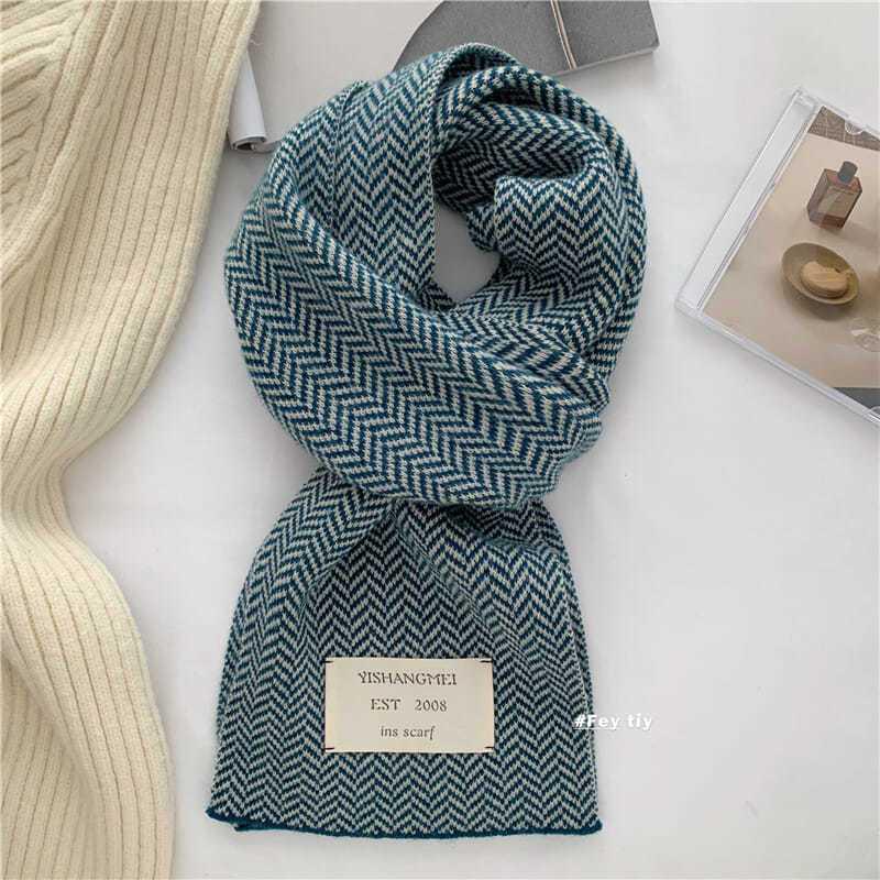 

Korean Style Thick Knit Scarf - Cozy Winter Neck Warmer for Students & Couples One Size