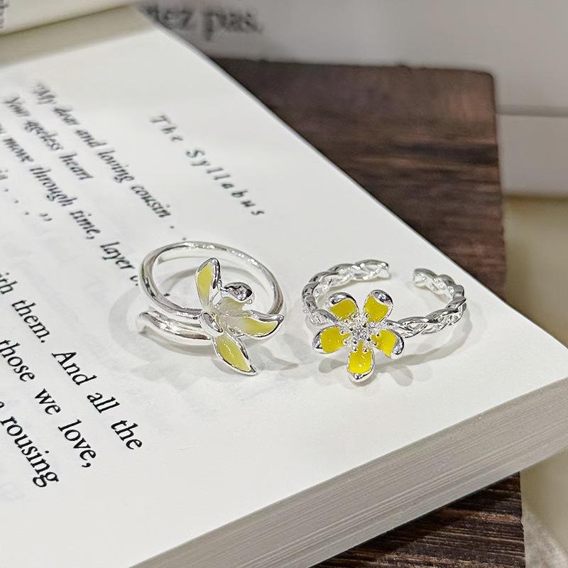 Sweet And Cool Personality Yellow Flower Butterfly Exquisite Temperament Open Ring Female Cold Wind French Gentle Ring