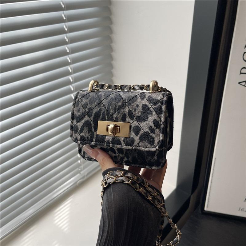 Niche design casual simple personality fashion trend small square bag autumn new women's shoulder messenger bag