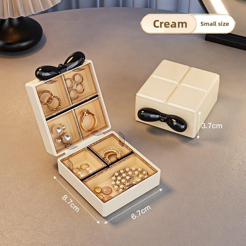 

Small portable travel jewelry box, exquisite new model for storing earrings, necklaces, rings, and other accessories with compartments Small size белый