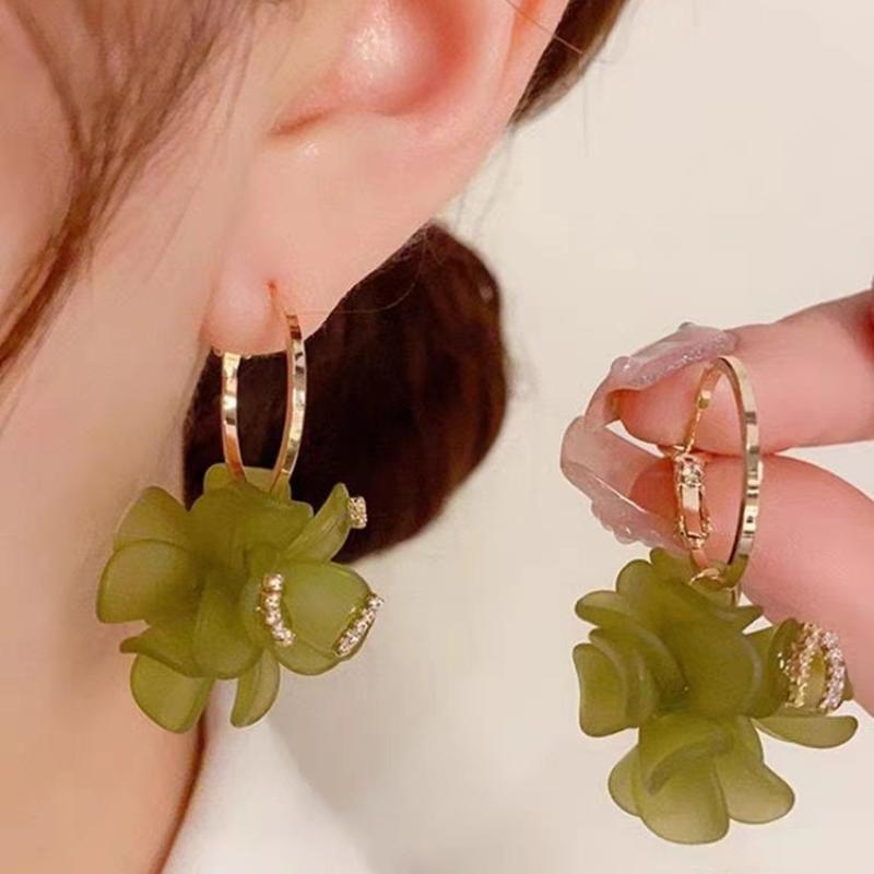 Summer Green Flower Fashionable and Elegant Earrings Temperament Versatile Sweet Stud Earrings Atmospheric Fresh Earrings