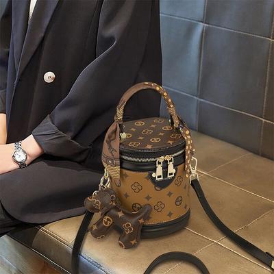 Borsa a secchiello nuova borsa da donna estiva portatile borsa a cilindro moda lusso leggero di nicchia borsa a tracolla di alta gamma