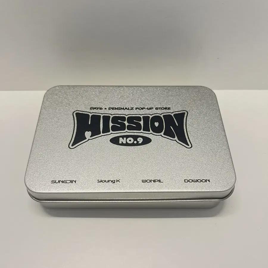 

Day6 Mission No.9 Tin Case Polaroid Set