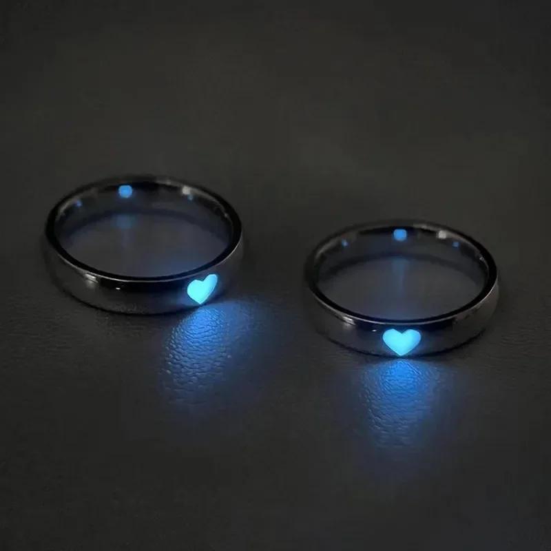 Bague Lumineuse dans le Noir Lumière Bleue Rose Bague Cœur d'Amour Couples Filles Bijoux Couleur Argent Taille Réglable Nouveaux Anneaux de Mode