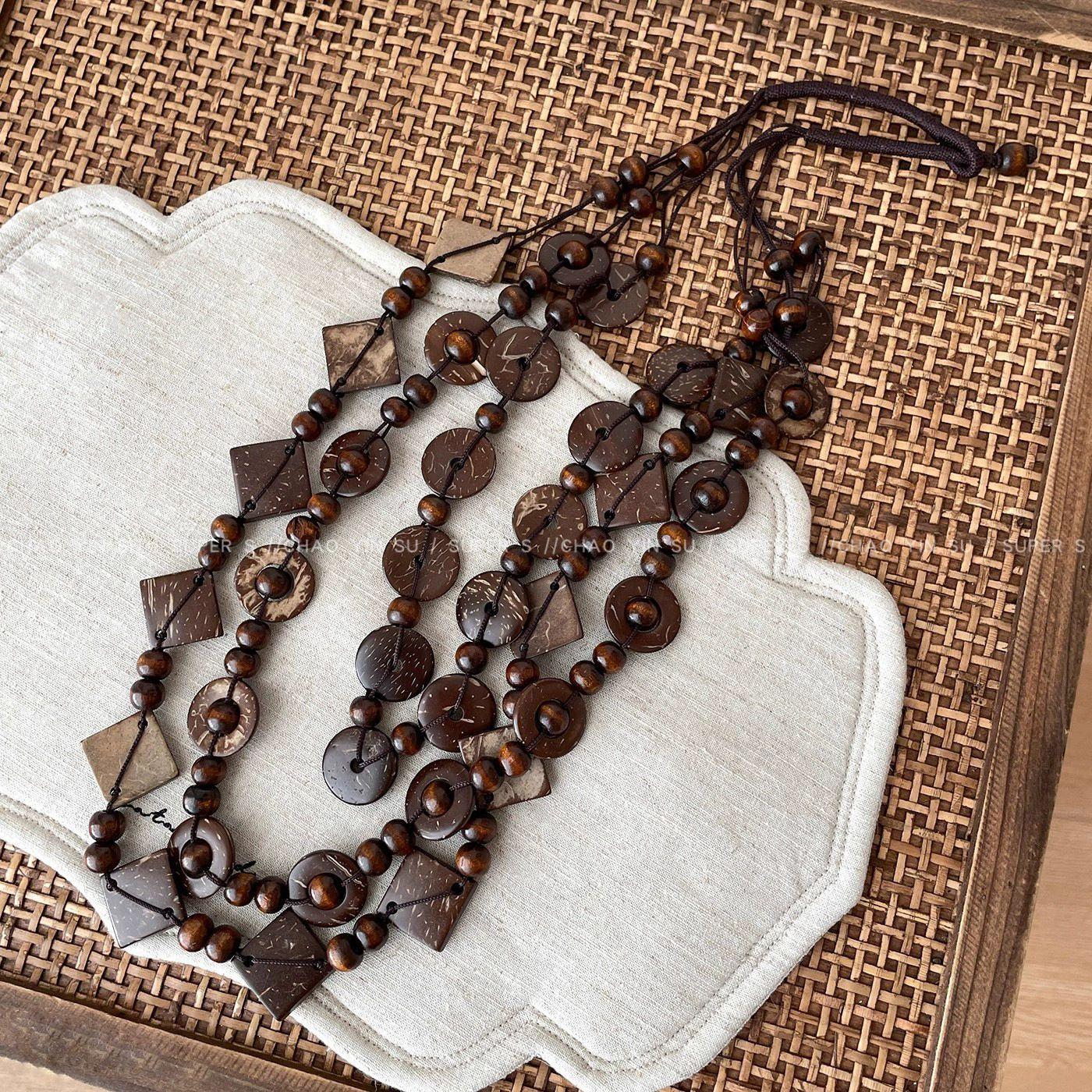 

Vintage Bohemian ethnic style multi-layer beaded coconut shell necklace female design sense high temperament collarbone chain