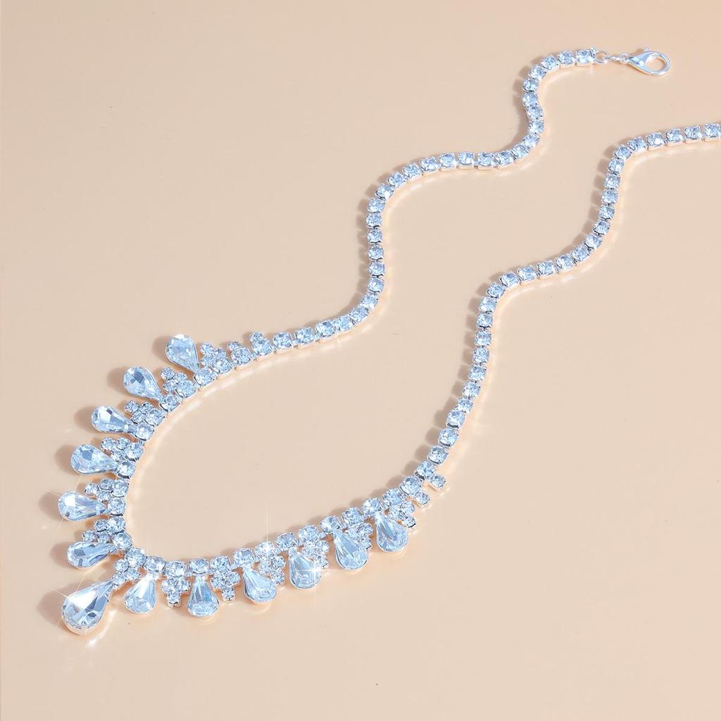 Ensemble de Bijoux Élégant à Pampilles de Strass: Collier et Boucles d'Oreilles de Mariée pour Banquets Européens et Américains