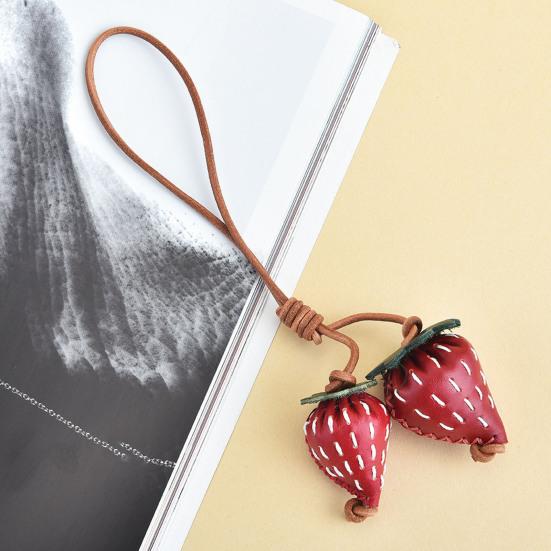 Colgante para Bolso Hecho a Mano Costura Tridimensional Diseño de Fresa Llavero Imitación de Cuero Correa Ajustable Accesorios para Bolsos Maletas
