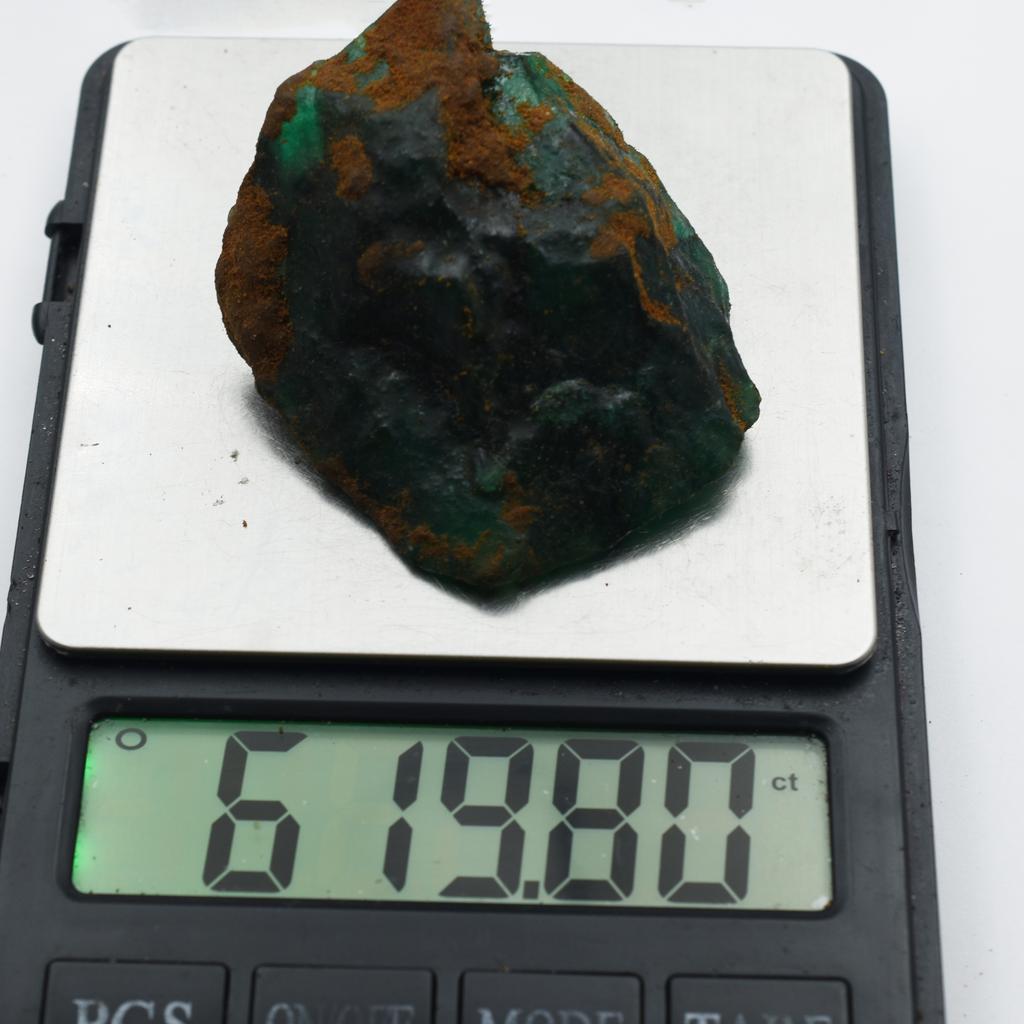 Natural Green Emerald 620.85ct Rough Certified Loose Gemstone