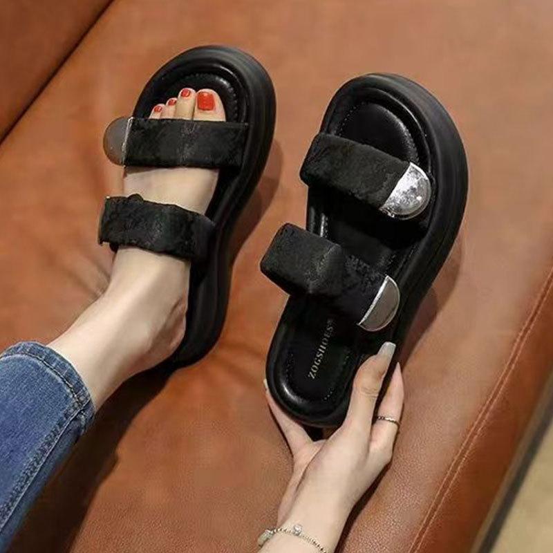 Slippers women's summer wear 2025 new high-end fashion with skirt platform beach sandals super fire sandals
