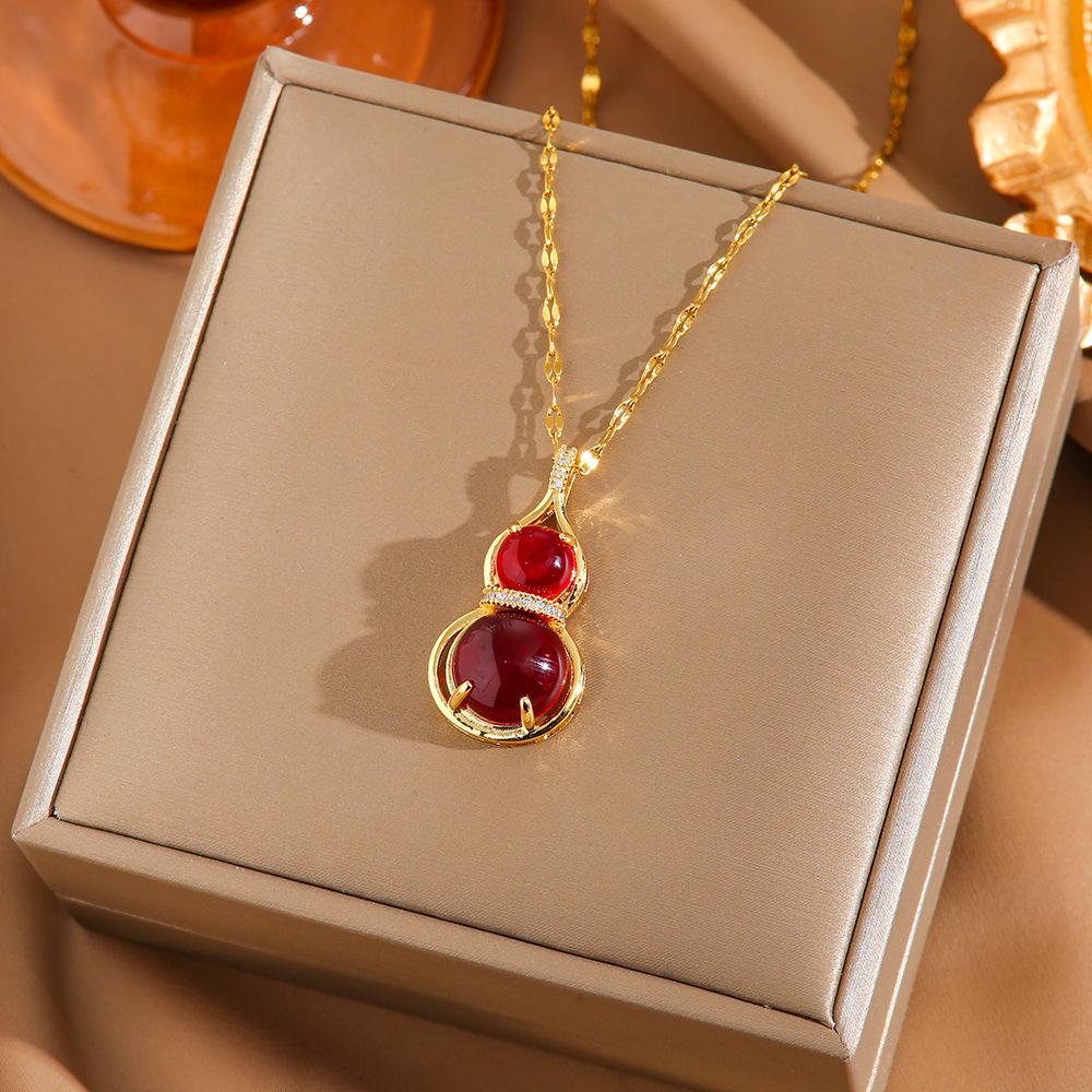 Luxury Diamond Inlaid Jade Gourd Pendant Necklace Elegant Women Choker For Good Fortune