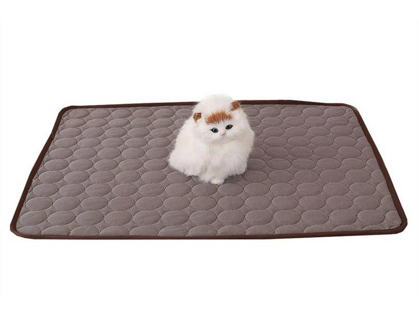 Summer Ice Silk Cooling Mat for Pets - Soft, Comfortable, and Breathable Mat for Cats and Dogs.