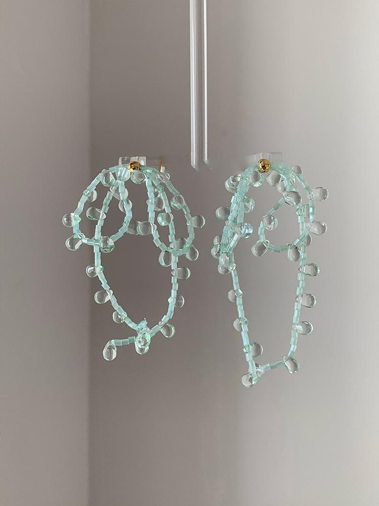 

Мятно-зеленые серьги-бантики с бахромой из стекляруса, модные и свежие серьги, гиперболизированные серьги, нишевые, с высоким чувством стиля