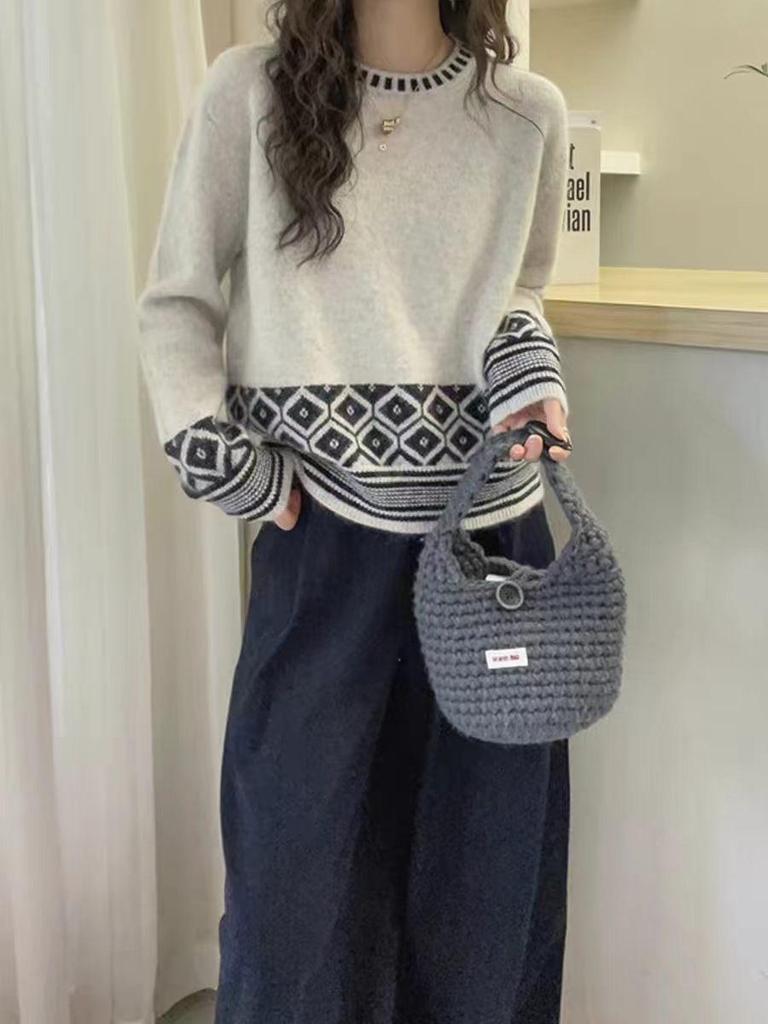 Women's Retro Jacquard Knit Wool Sweater - Loose, Thickened, Long Sleeve, Round Neck for Autumn and Winter