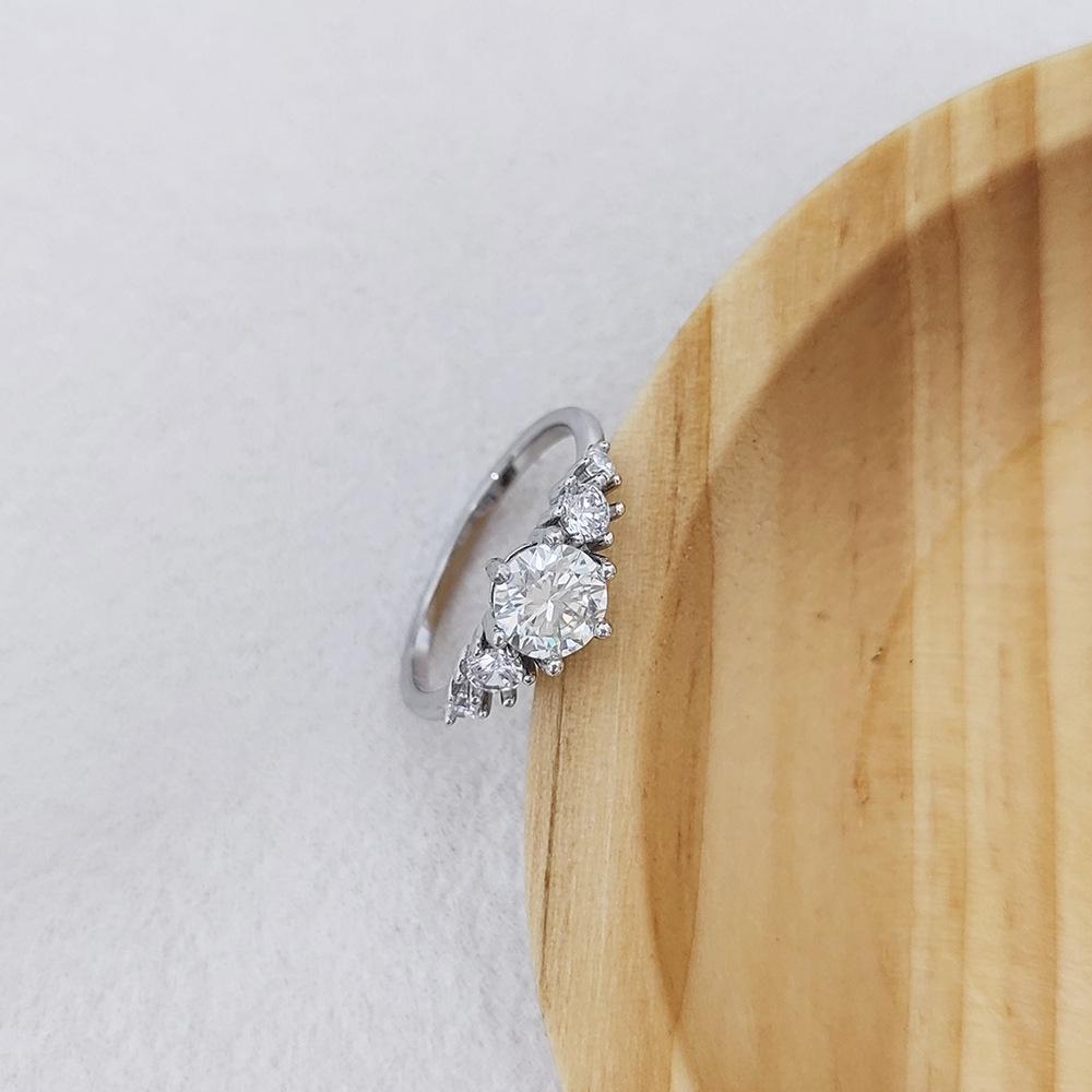1 Carat Moissanite Classic Six-Claw S925 Silver Ring for Women