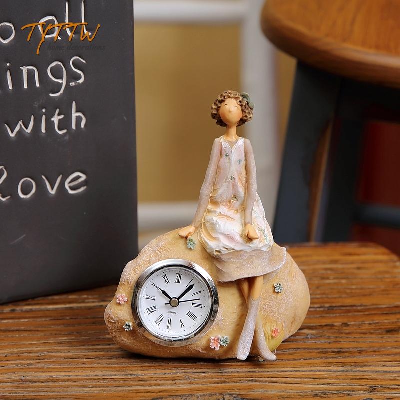 Hand-painted Resin Dressing Girl Bedroom Decor On Table Living Room Wedding Gift Country Decoration Craft Ornaments