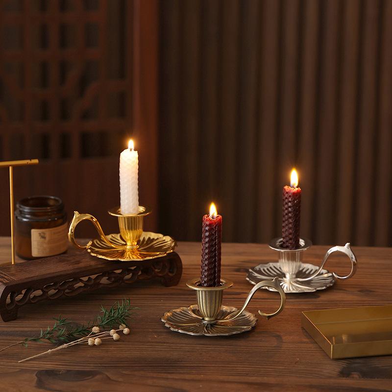1PCS Retro Metal Taper Candle Holder European Retro Handheld Small Candlestick Crafts Bronze Table Candle Holder Home Decor