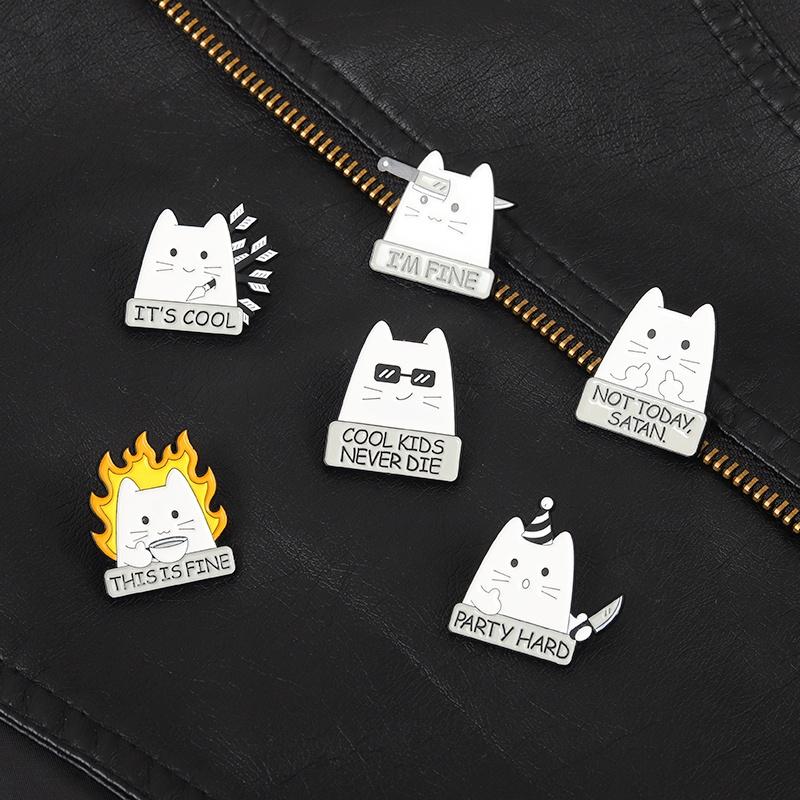Roztomilá bílá kočka smaltované špendlíky Dnes ne Satan I Am Fine Brože pro ženy Muži Taška Batoh Odznaky Vtipné šperky Dárek Přítel