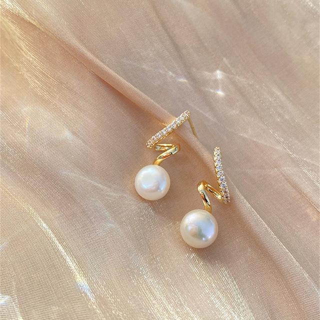 Romantic High Quality Pearl Women Earrings Charm Bella Exquisite Stud Earring Wedding Accessories Pendant Jewelry Fashion Gift