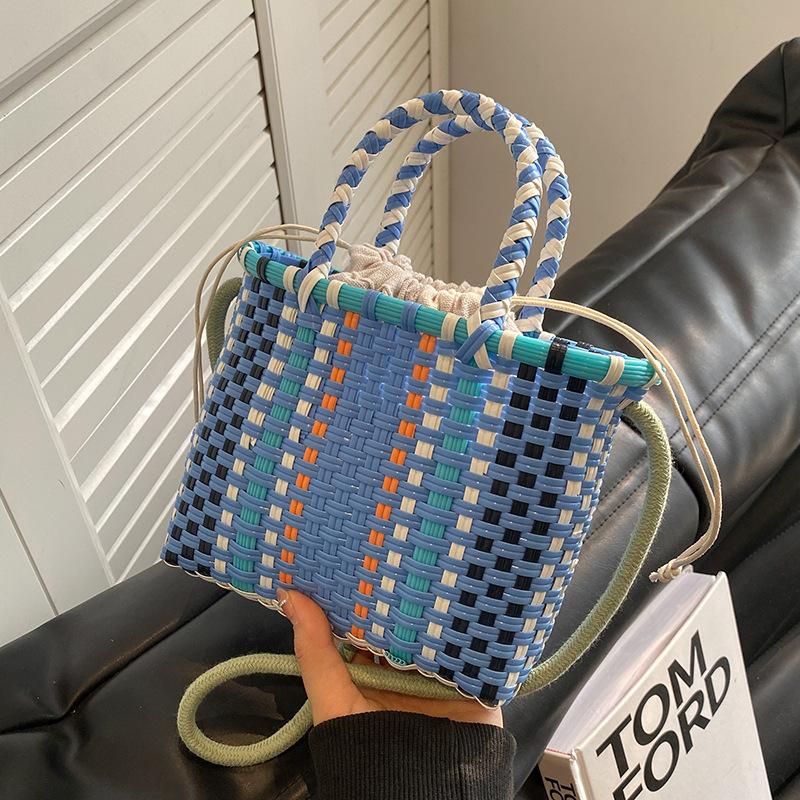 

Популярные маленькие сумки женская летняя новая нишевая дизайнерская сумка через плечо, сумка-мессенджер, плетеная портативная сумка-ведро синий