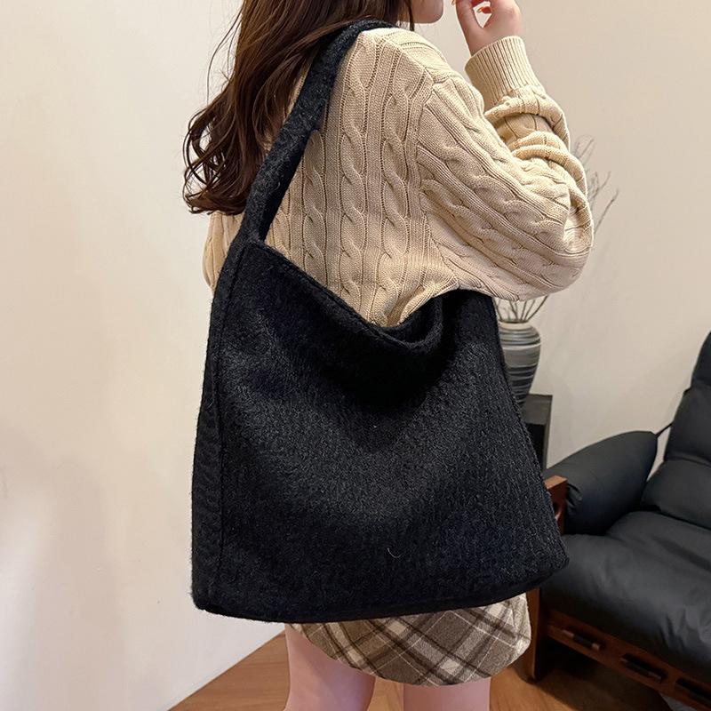 Woolen bag women's large capacity 2025 new versatile casual shoulder messenger bag class commuter tote bag