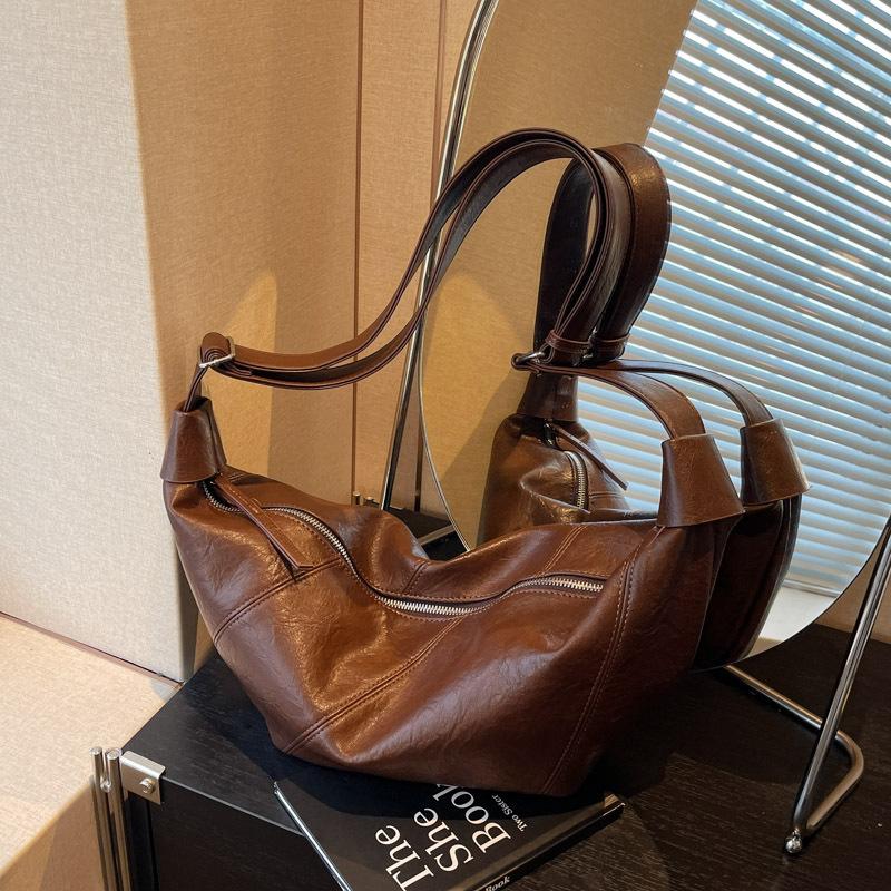 Retro väska med stor kapacitet dam ny mångsidig avslappnad axelbudväska lat vind dumplingväska