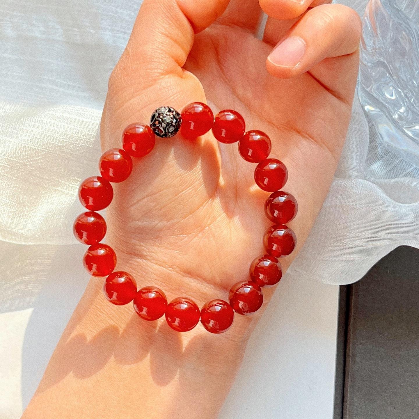 10Mm High Quality Pigeon Blood Red Vitreous Natural Chalcedony Bracelet Bracelet