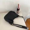 Versatile messenger bag women's new fashionable retro underarm bag niche shoulder saddle bag tide