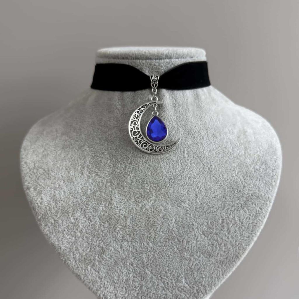 Gothic Silver Color Hollowed-out Crescent Moon Teardrop-shaped Imitation Gemstone Pendant Necklace for Women Halloween Jewelry