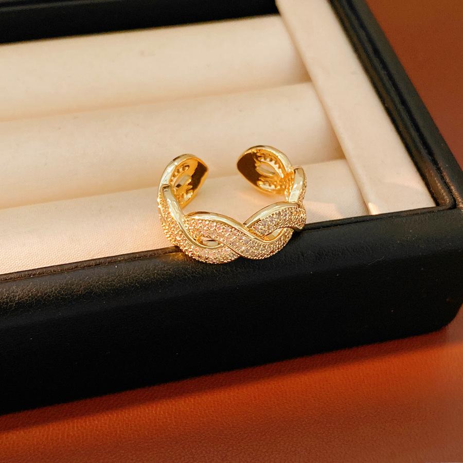 A Niche High-end Palace Style Twisted and Entwined Open Ring
