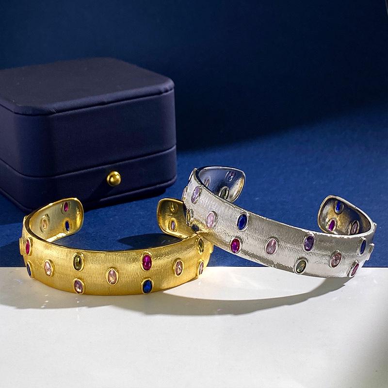 Brushed Gold-Plated C-Shaped Bracelet with Oval Gem