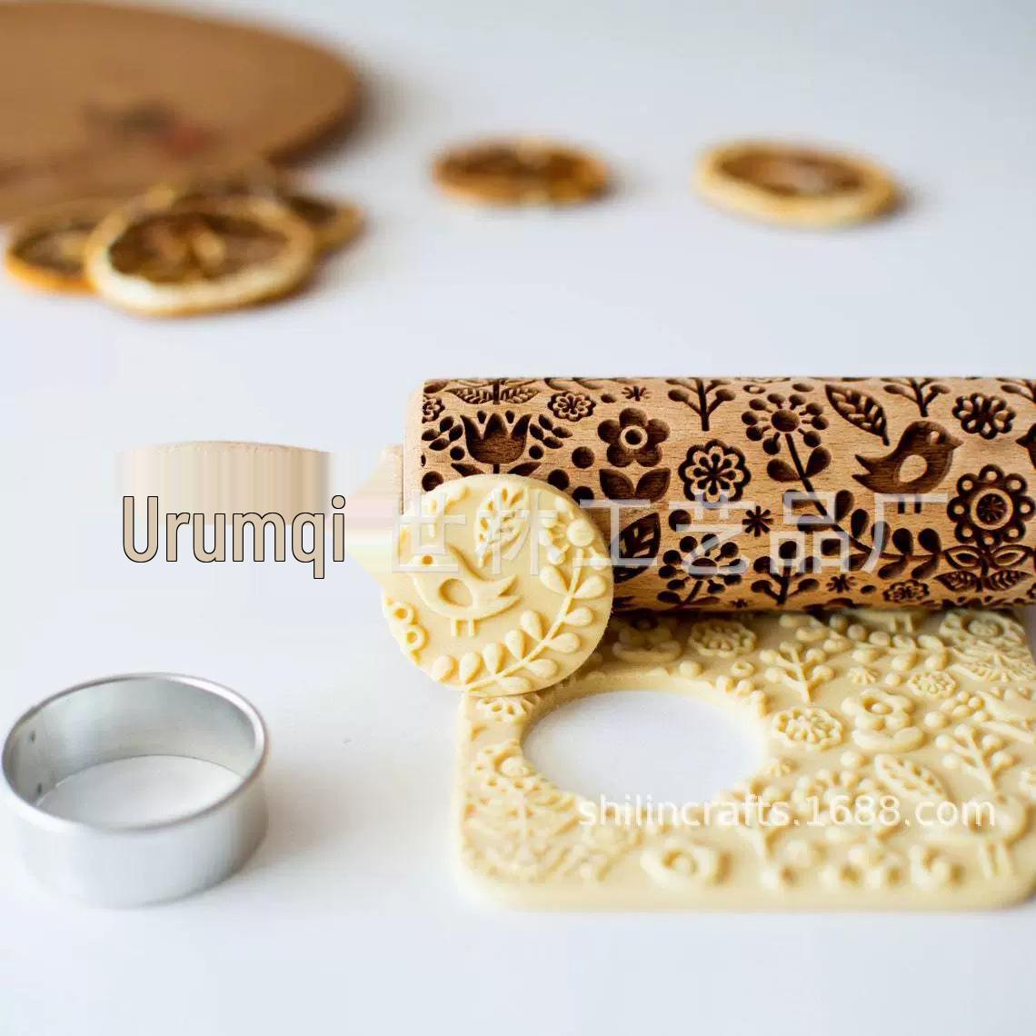 

Little Bird & Flower Print Rolling Pin: Wooden Embossed Christmas & Thanksgiving Design 35cm x 4.5cm светло-желтого