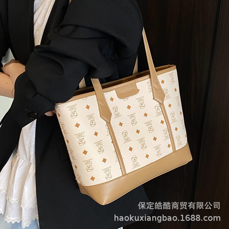 Tote bag women's large capacity 2025 new summer versatile simple shoulder bag casual senior sense work commuter bag