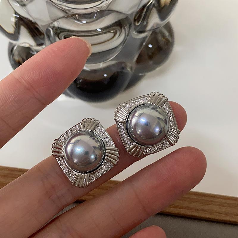 Square Pearl Stud Atmosphere High-End Light Luxury Temperament Pearl Zircon Hong Kong Style Retro Women