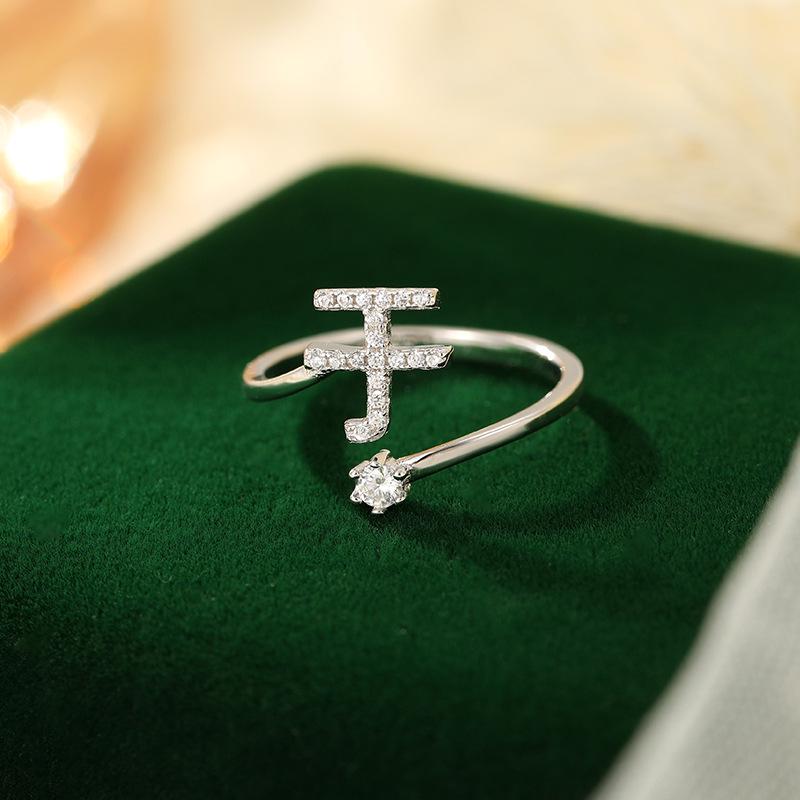 Bague de luxe pour femme Banyan Tree en argent avec nom de famille - Design personnalisé haut de gamme pour l'index