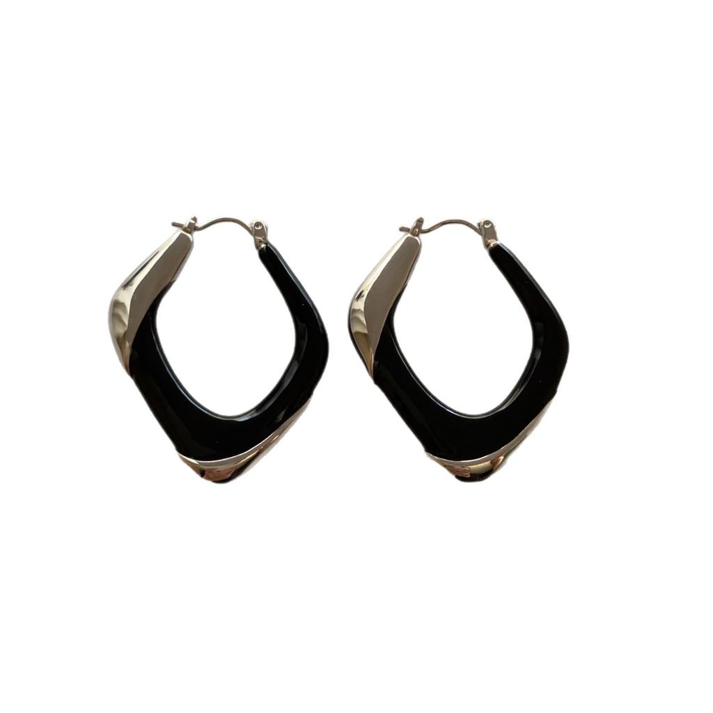 Simple Retro Foreign Gas Stud Earrings, Ear Buckles, Personalized Fashion and Versatile Maillard Niche Light Luxury French Autumn and Winter Earrings